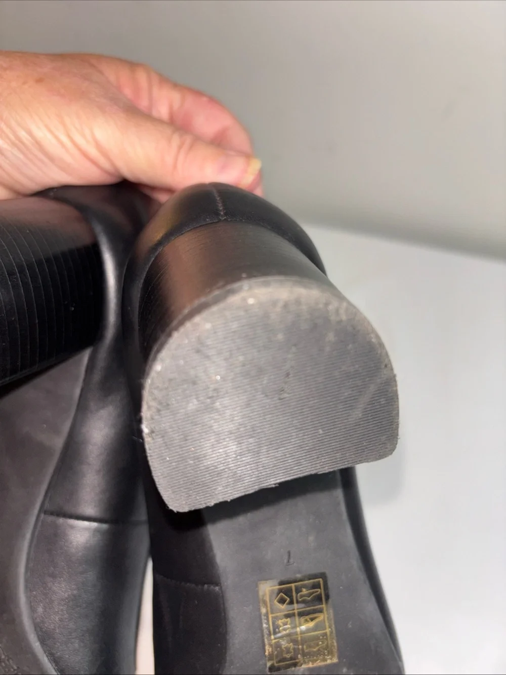 Tory Burch Black Leather Logo Round-Toe with heel  with Gold Emblem